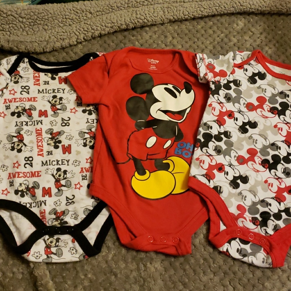 3-6 Disney bodysuits